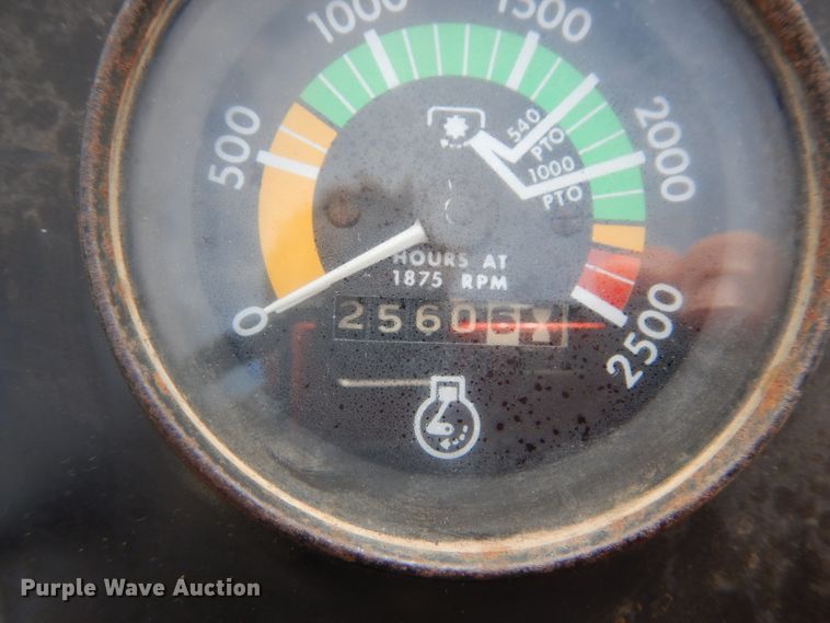 image for item IT9059 1976 Massey Ferguson 1085  tractor