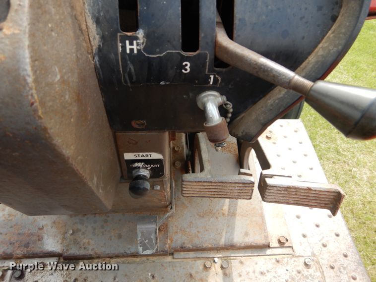 image for item IT9059 1976 Massey Ferguson 1085  tractor