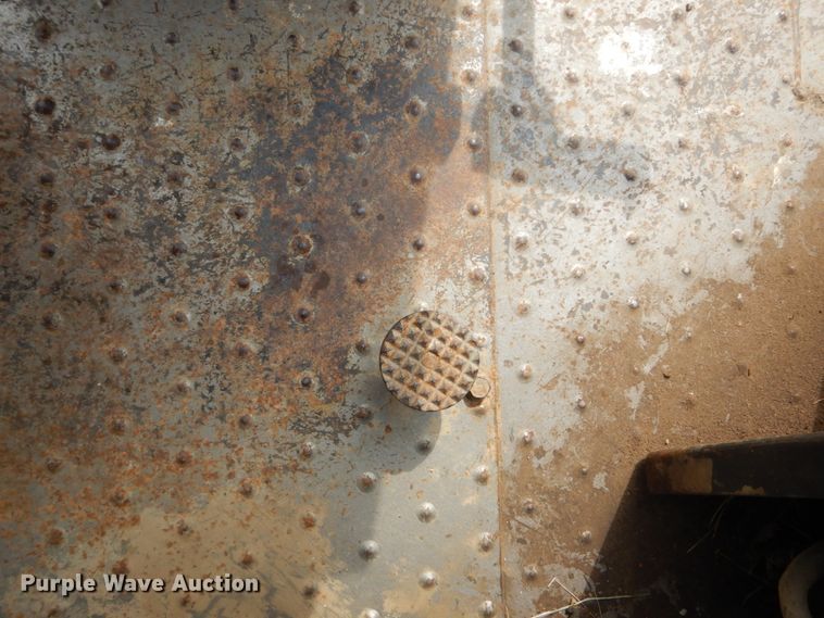 image for item IT9059 1976 Massey Ferguson 1085  tractor