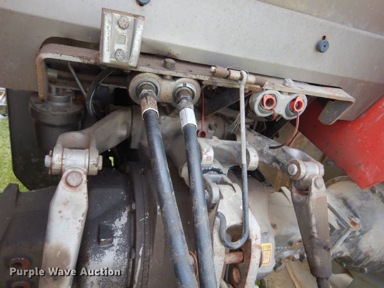 image for item IT9059 1976 Massey Ferguson 1085  tractor