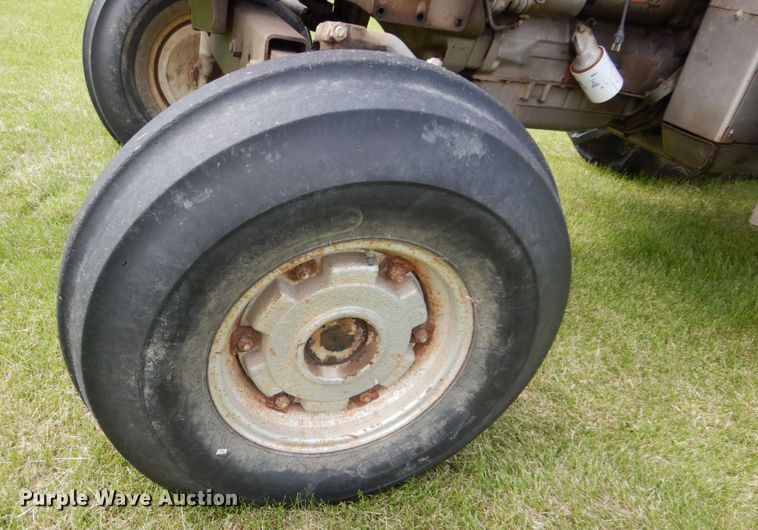 image for item IT9059 1976 Massey Ferguson 1085  tractor