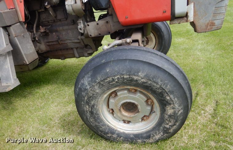 image for item IT9059 1976 Massey Ferguson 1085  tractor