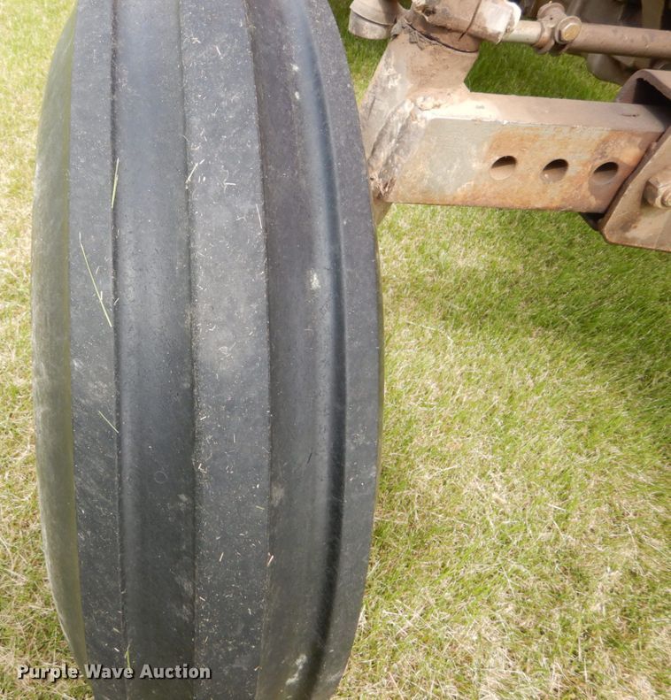 image for item IT9059 1976 Massey Ferguson 1085  tractor