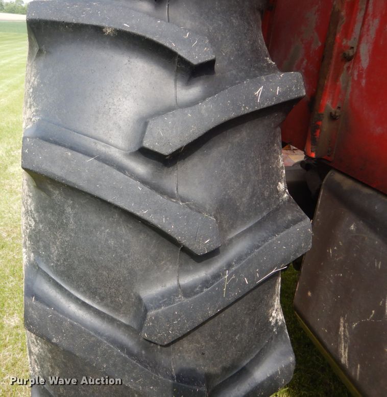 image for item IT9059 1976 Massey Ferguson 1085  tractor