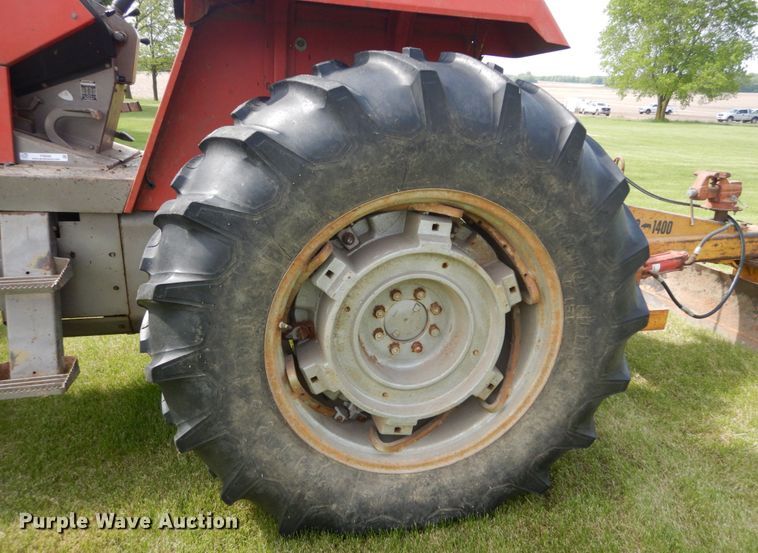 image for item IT9059 1976 Massey Ferguson 1085  tractor