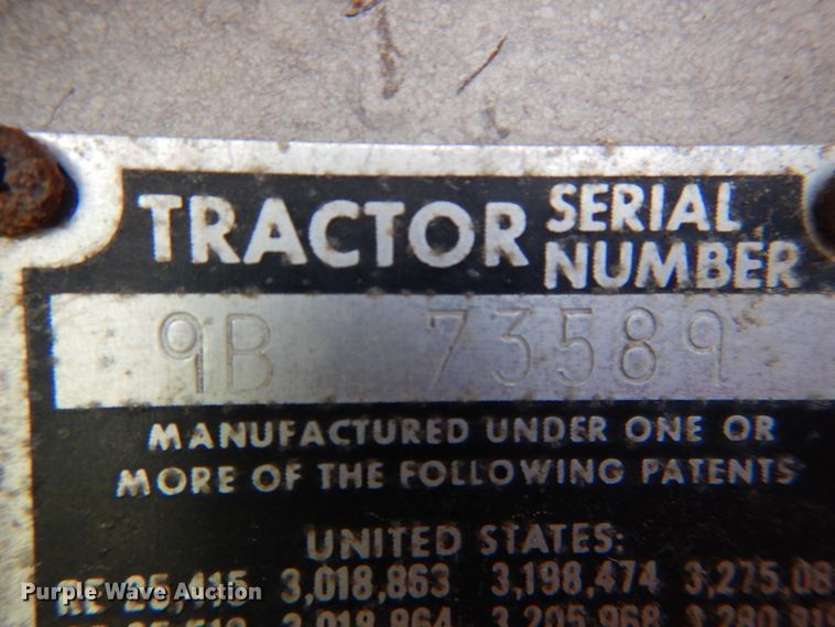 image for item IT9059 1976 Massey Ferguson 1085  tractor