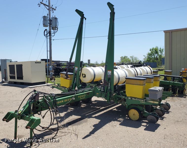image for item IT9752 John Deere 7200 Max Emerge 2  planter