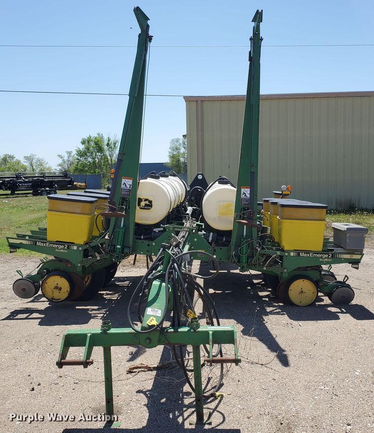 image for item IT9752 John Deere 7200 Max Emerge 2  planter