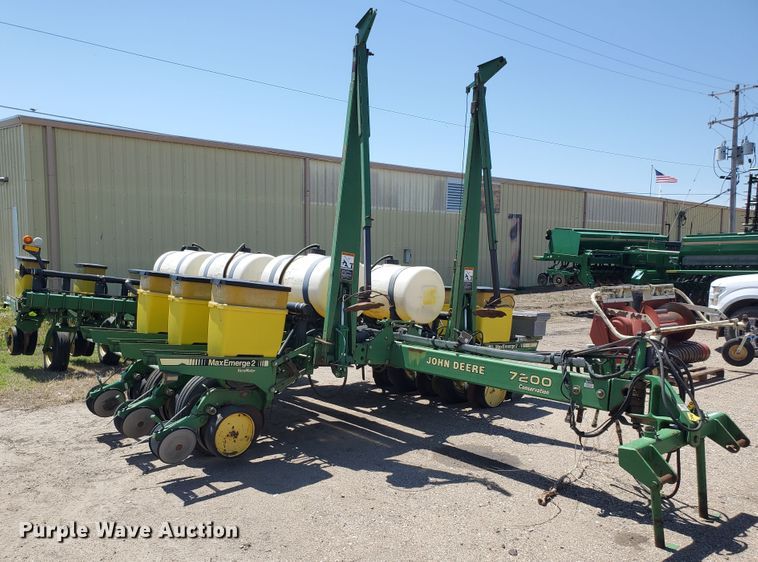 image for item IT9752 John Deere 7200 Max Emerge 2  planter