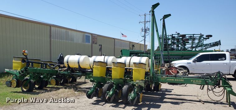 image for item IT9752 John Deere 7200 Max Emerge 2  planter