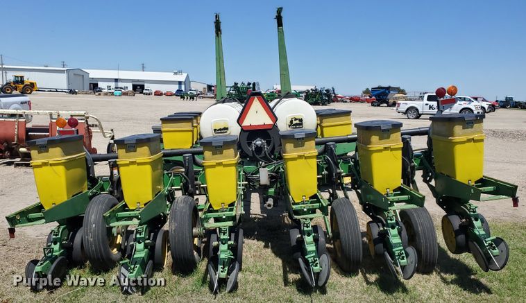 image for item IT9752 John Deere 7200 Max Emerge 2  planter
