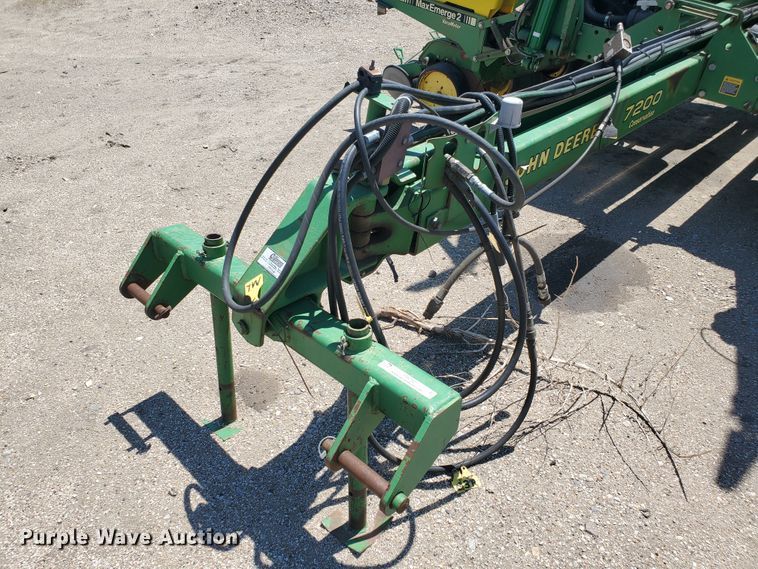 image for item IT9752 John Deere 7200 Max Emerge 2  planter