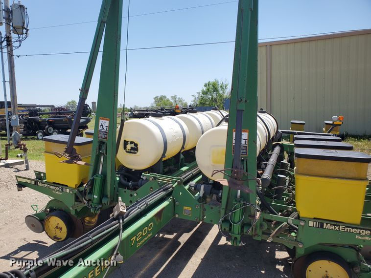 image for item IT9752 John Deere 7200 Max Emerge 2  planter