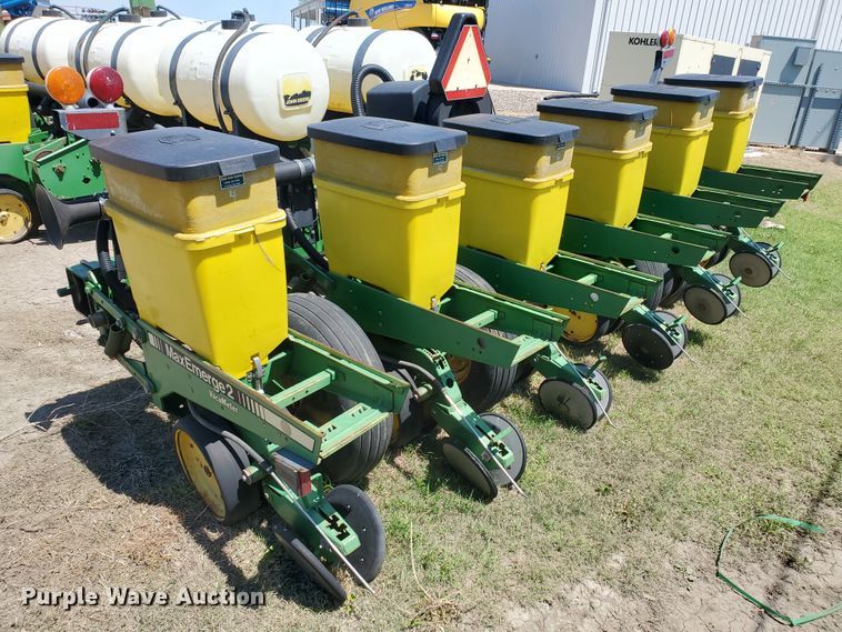 image for item IT9752 John Deere 7200 Max Emerge 2  planter