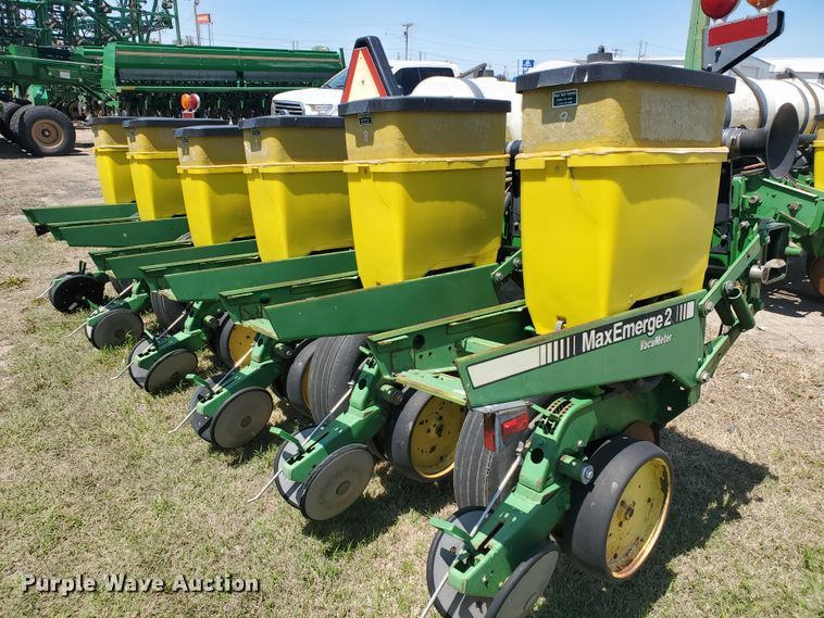 image for item IT9752 John Deere 7200 Max Emerge 2  planter