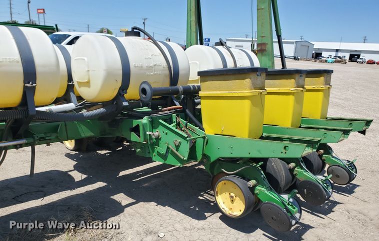 image for item IT9752 John Deere 7200 Max Emerge 2  planter