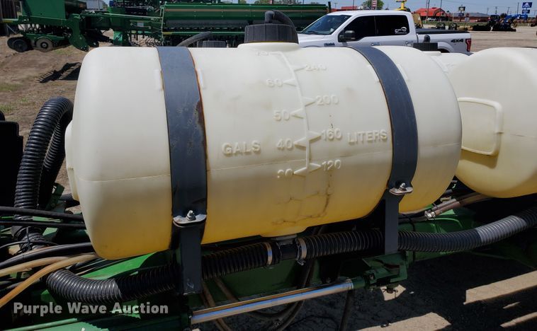 image for item IT9752 John Deere 7200 Max Emerge 2  planter