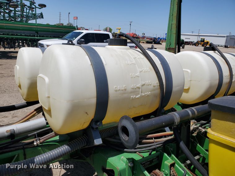 image for item IT9752 John Deere 7200 Max Emerge 2  planter