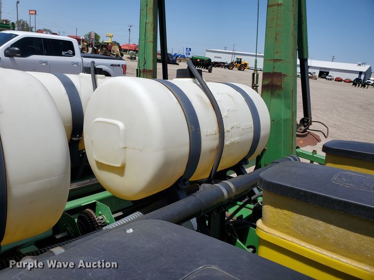 image for item IT9752 John Deere 7200 Max Emerge 2  planter