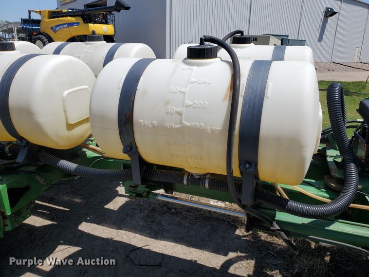 image for item IT9752 John Deere 7200 Max Emerge 2  planter