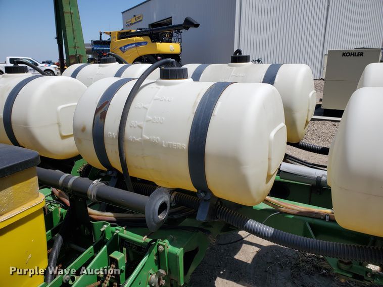 image for item IT9752 John Deere 7200 Max Emerge 2  planter