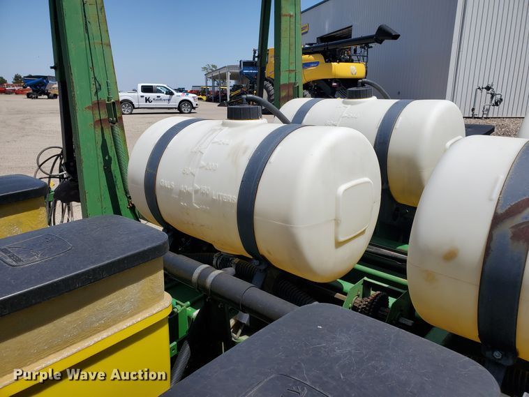 image for item IT9752 John Deere 7200 Max Emerge 2  planter