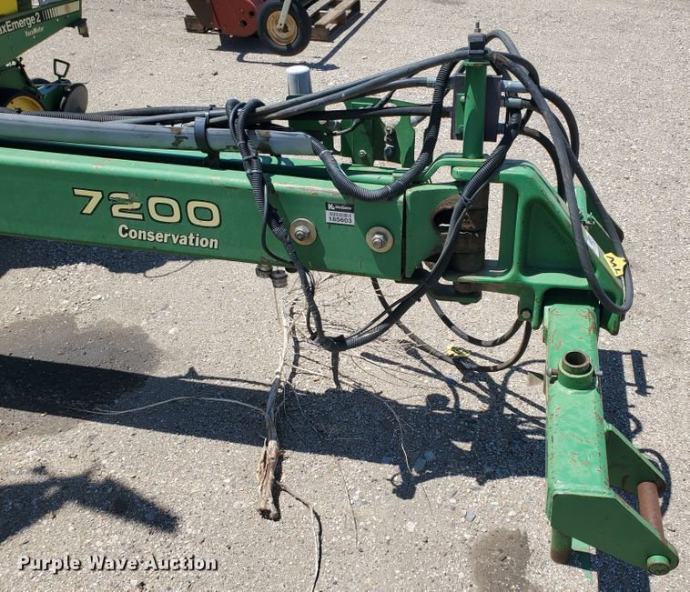 image for item IT9752 John Deere 7200 Max Emerge 2  planter