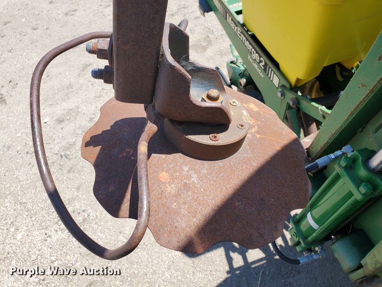 image for item IT9752 John Deere 7200 Max Emerge 2  planter