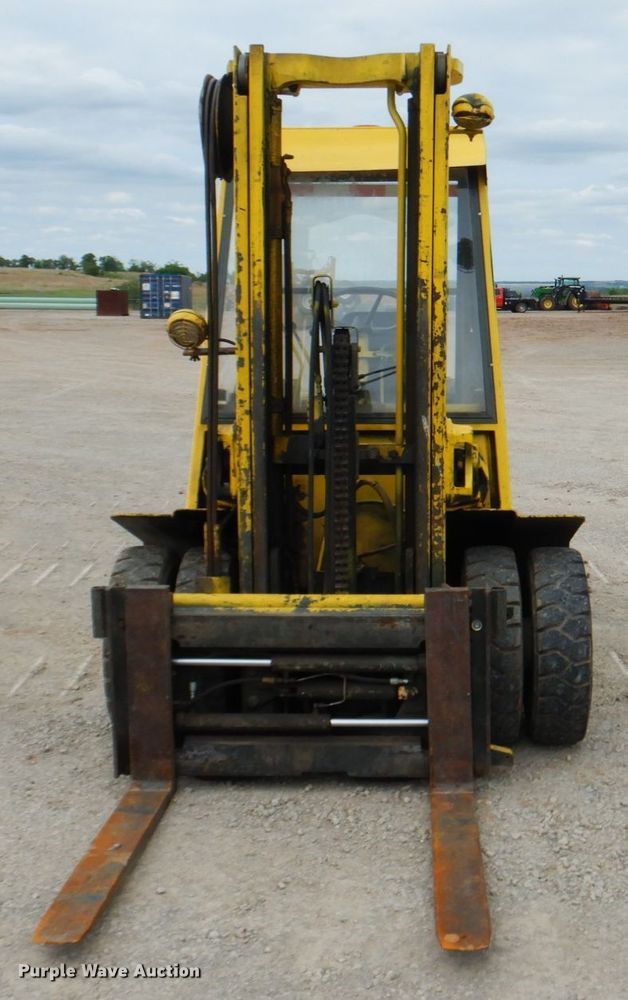image for item DM3752 1985 Hyster H60XL  forklift