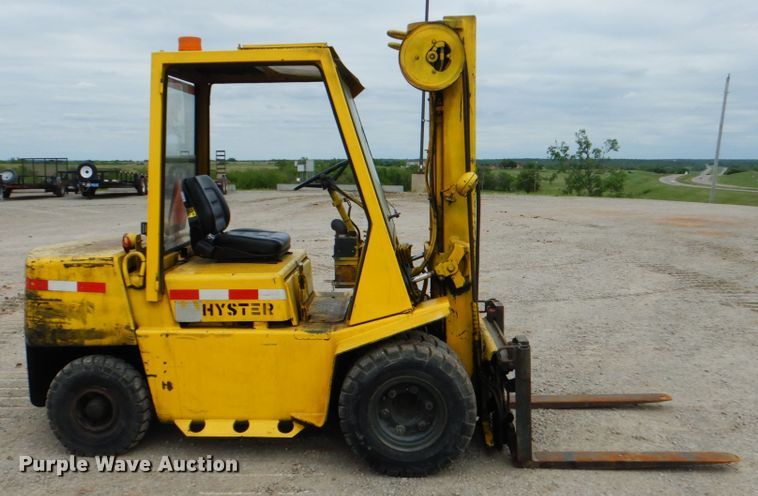 image for item DM3752 1985 Hyster H60XL  forklift
