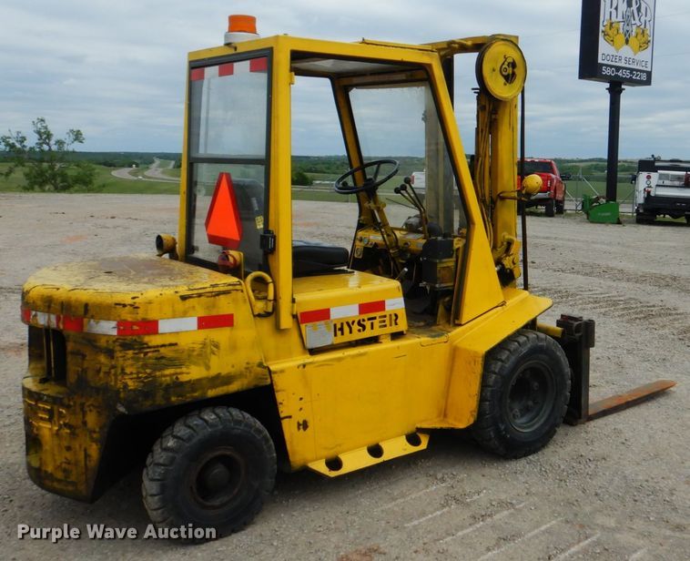 image for item DM3752 1985 Hyster H60XL  forklift