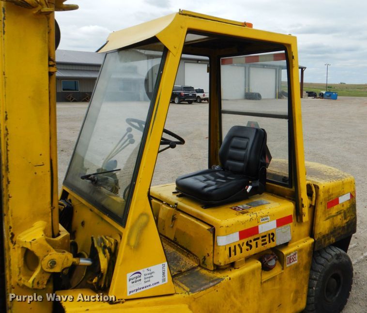 image for item DM3752 1985 Hyster H60XL  forklift