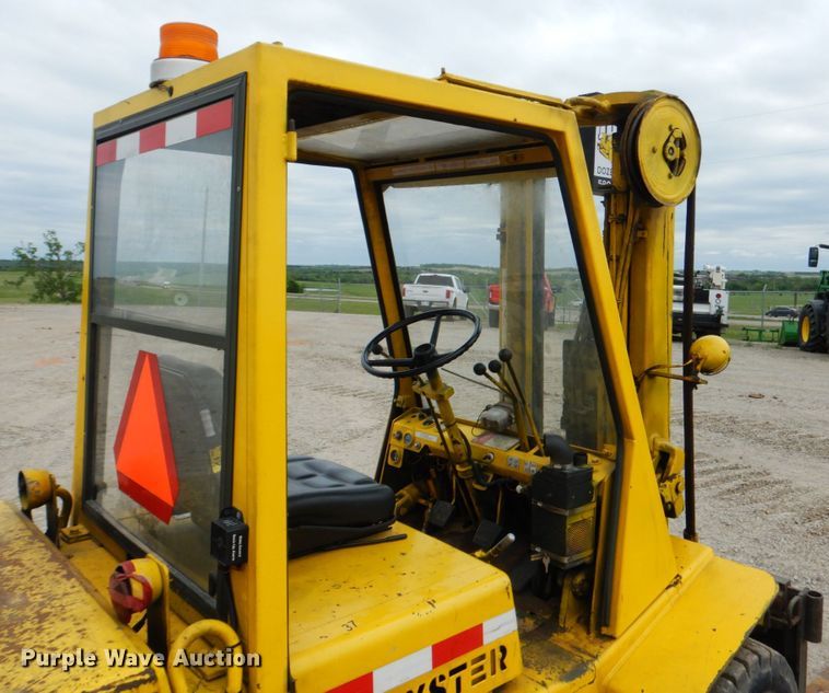image for item DM3752 1985 Hyster H60XL  forklift