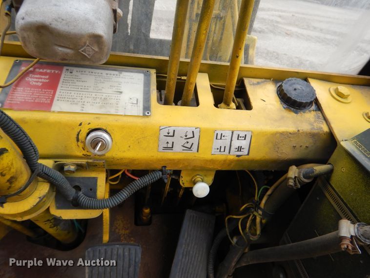 image for item DM3752 1985 Hyster H60XL  forklift