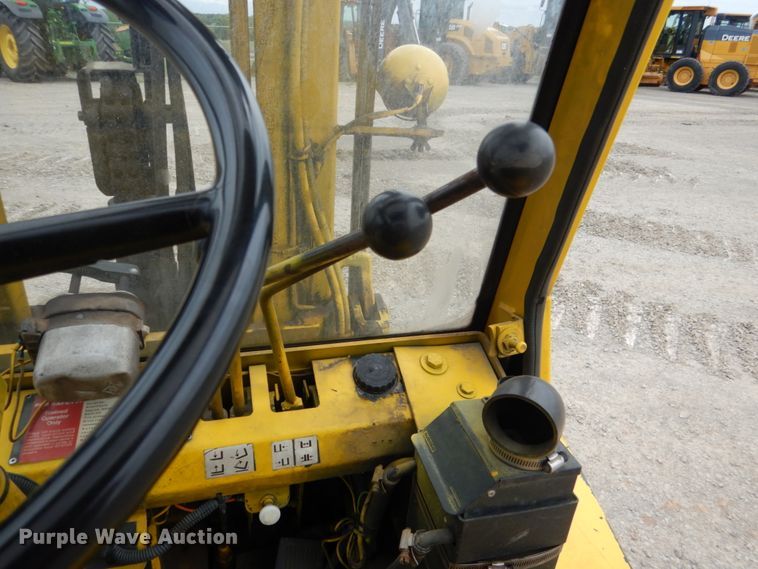 image for item DM3752 1985 Hyster H60XL  forklift