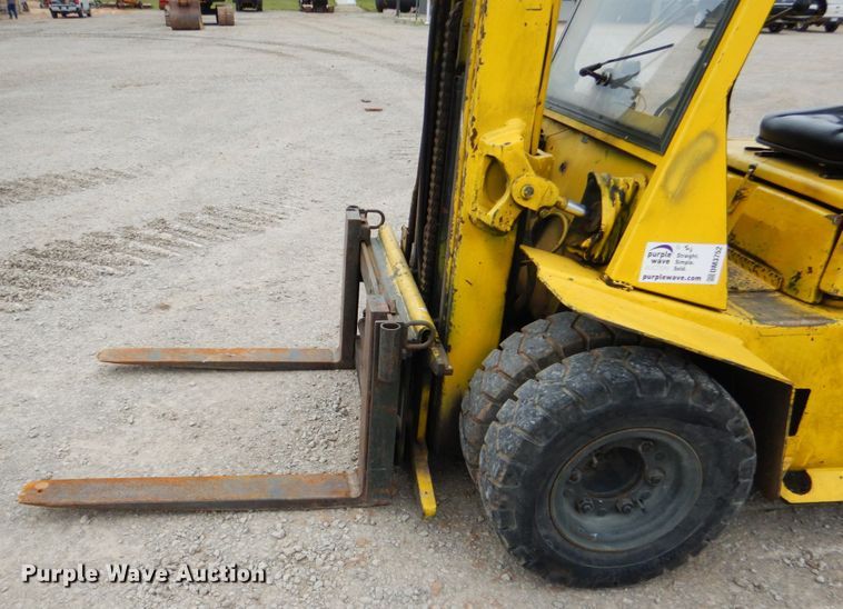 image for item DM3752 1985 Hyster H60XL  forklift