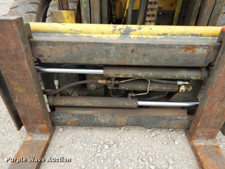 image for item DM3752 1985 Hyster H60XL  forklift