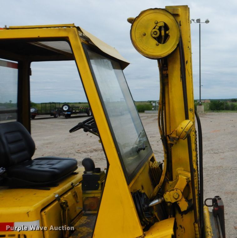 image for item DM3752 1985 Hyster H60XL  forklift