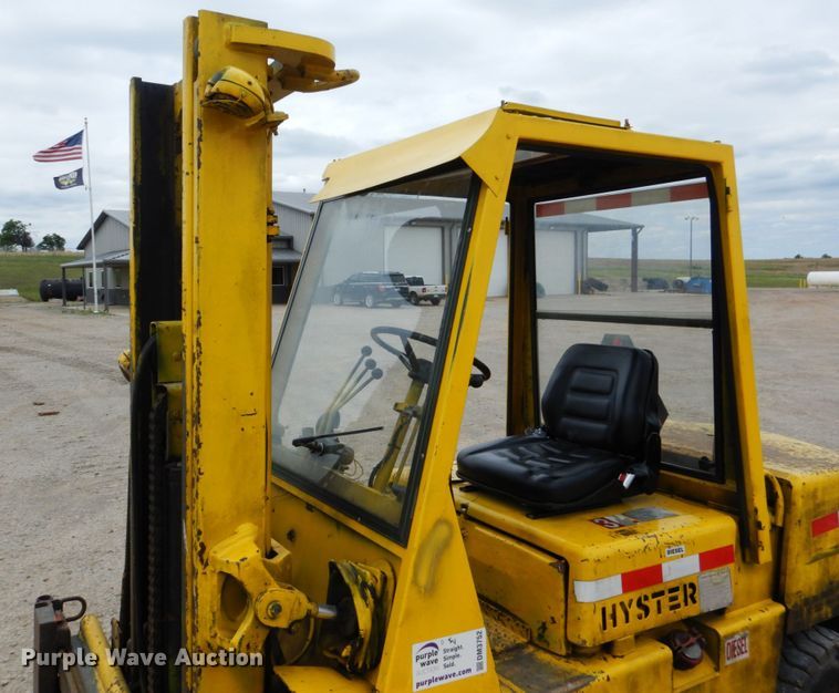image for item DM3752 1985 Hyster H60XL  forklift