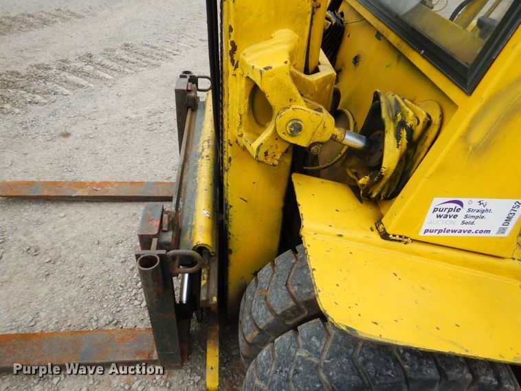 image for item DM3752 1985 Hyster H60XL  forklift