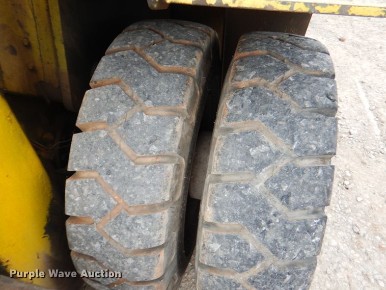 image for item DM3752 1985 Hyster H60XL  forklift