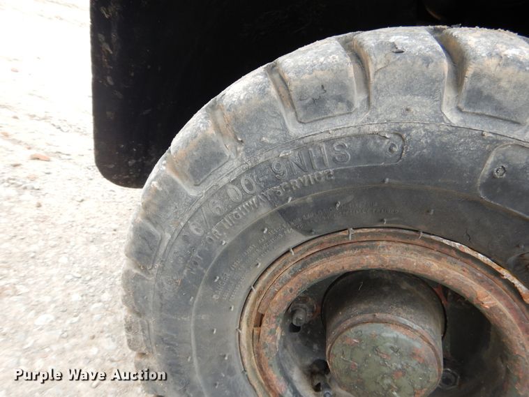 image for item DM3752 1985 Hyster H60XL  forklift