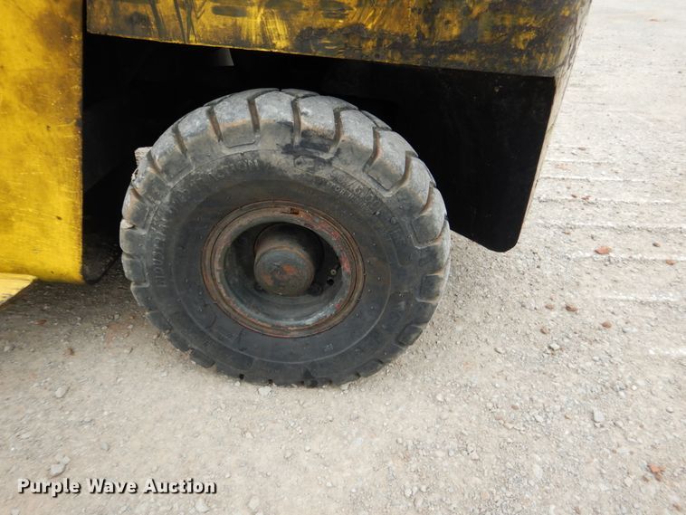 image for item DM3752 1985 Hyster H60XL  forklift