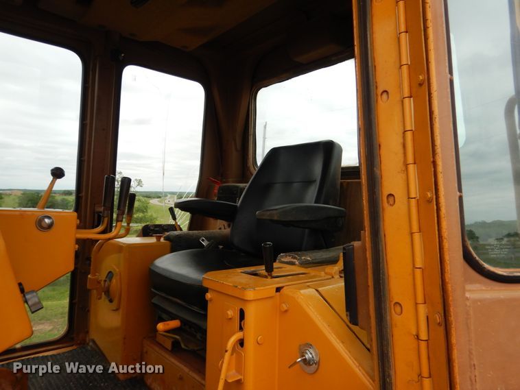 image for item DM3758 1981 Caterpillar D5B  dozer