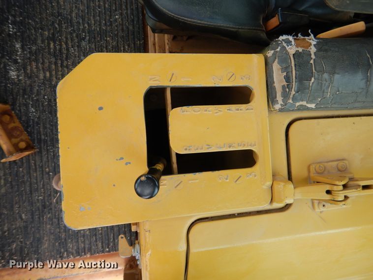 image for item DM3758 1981 Caterpillar D5B  dozer