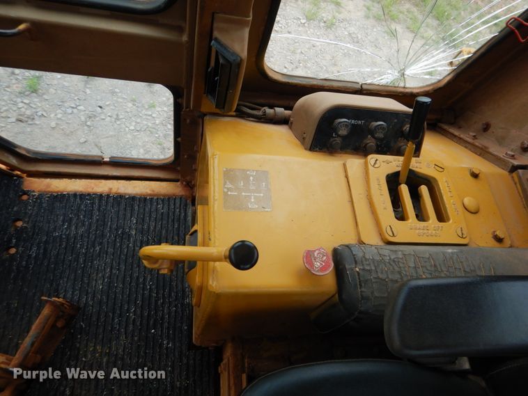 image for item DM3758 1981 Caterpillar D5B  dozer