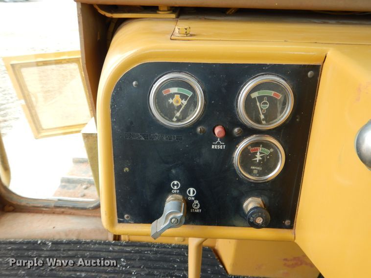 image for item DM3758 1981 Caterpillar D5B  dozer