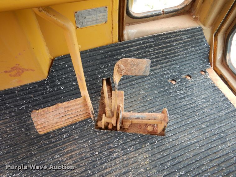 image for item DM3758 1981 Caterpillar D5B  dozer