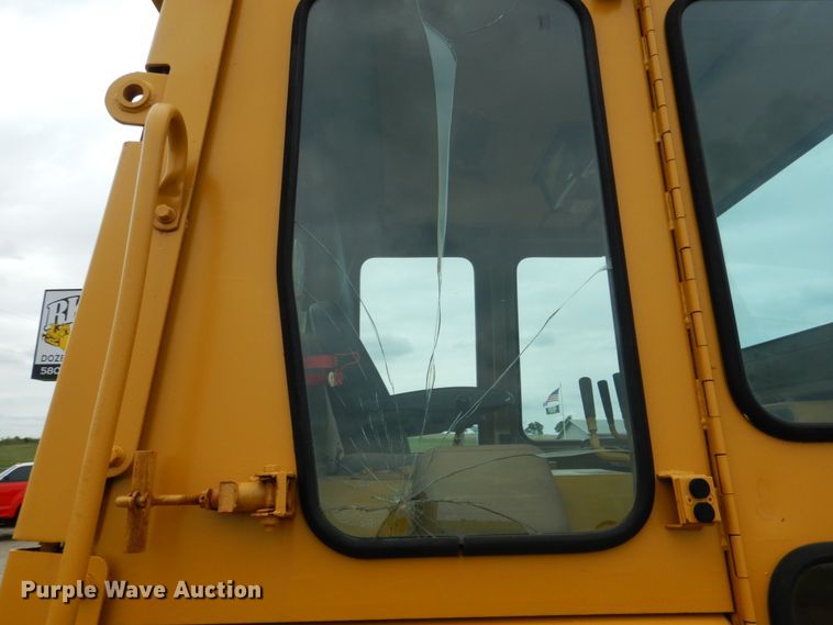 image for item DM3758 1981 Caterpillar D5B  dozer