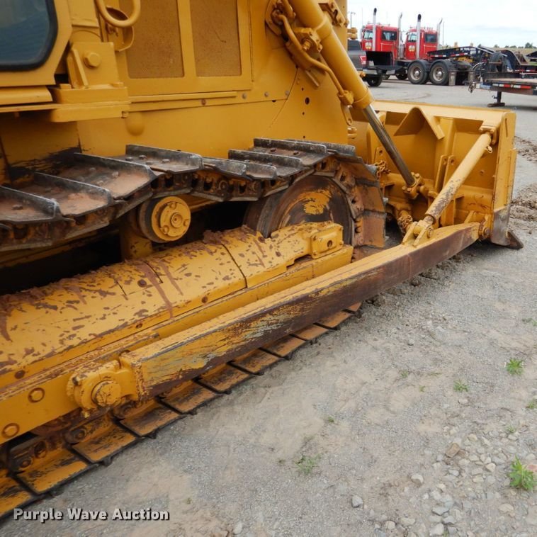 image for item DM3758 1981 Caterpillar D5B  dozer